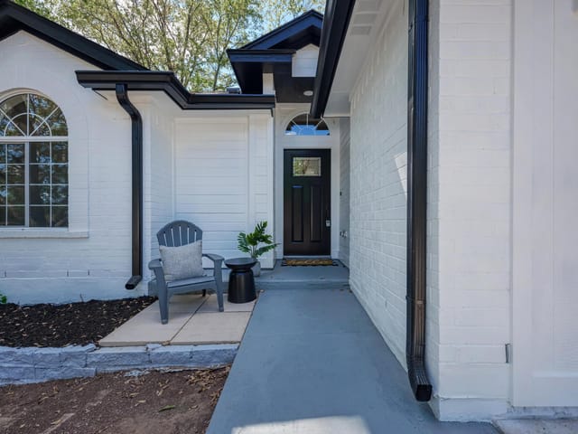 5805 Teri RD
