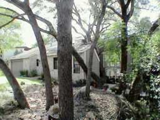5805 WESTMONT Dr