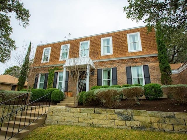 5807 Highland Pass