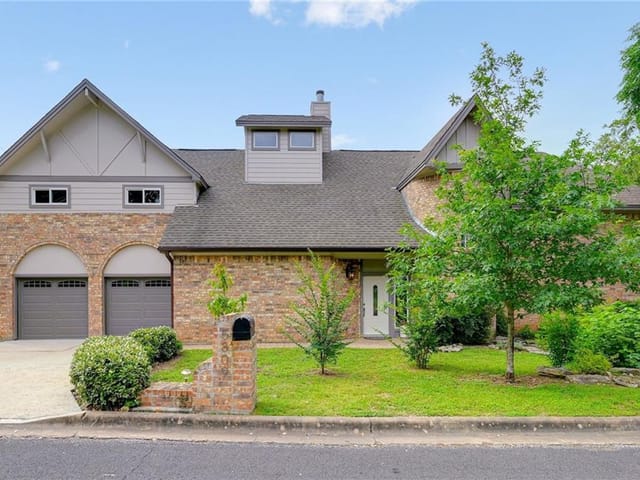 5809 Westmont Dr