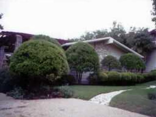 5810 LOOKOUT MOUNTAIN Dr