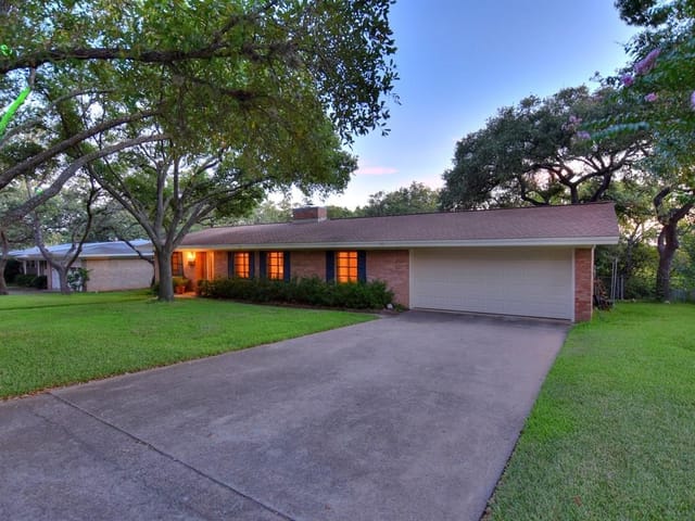 5810 Trailridge Dr