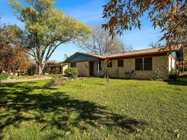 5811 Eureka Dr