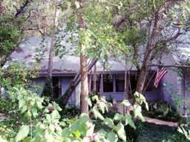 5811 WESTMONT Dr