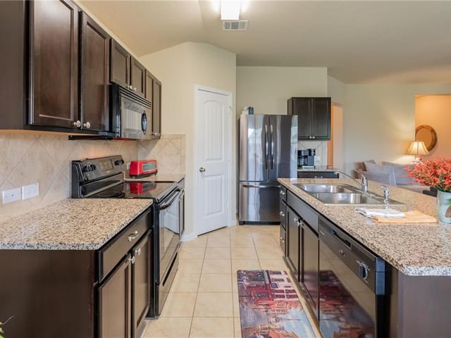 5813 Roderick Dr