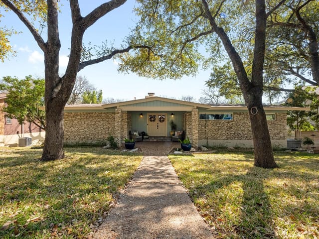 5817 Westmont Dr