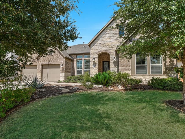 582 Peakside CIR