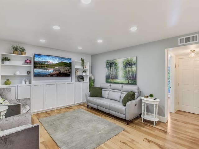 5820 Berkman Dr Unit #215