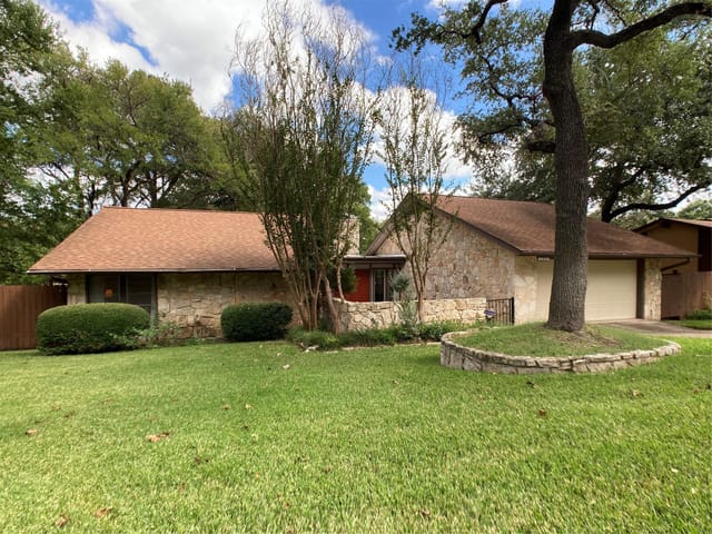5821 Westmont DR
