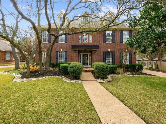 5823 VAN WINKLE Ln