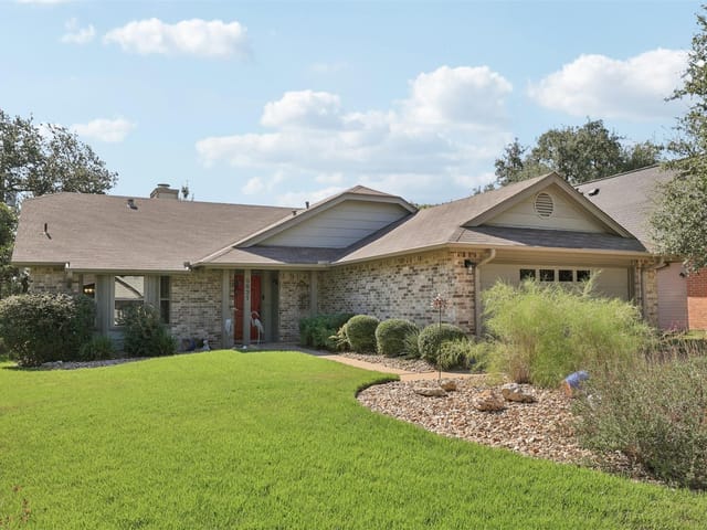 5831 Secrest DR
