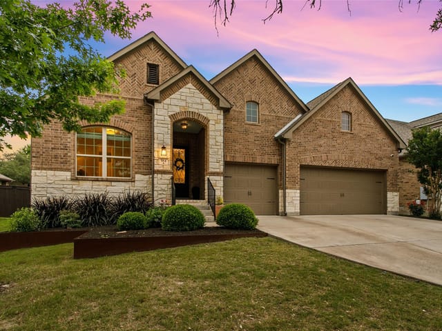 584 Catalina Ln