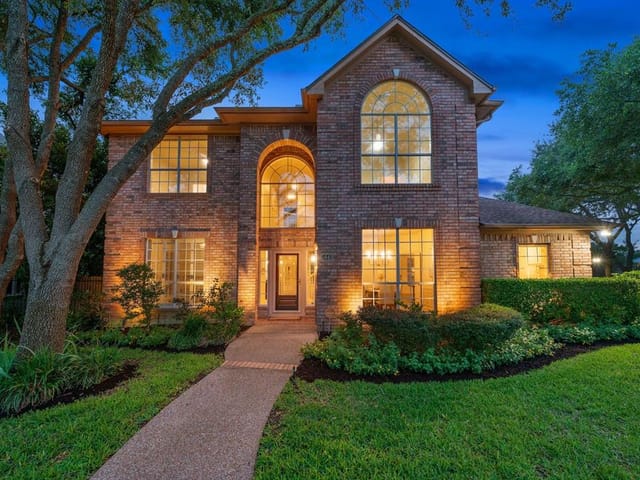 5843 Van Winkle Ln