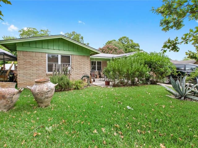 5900 Eureka Dr