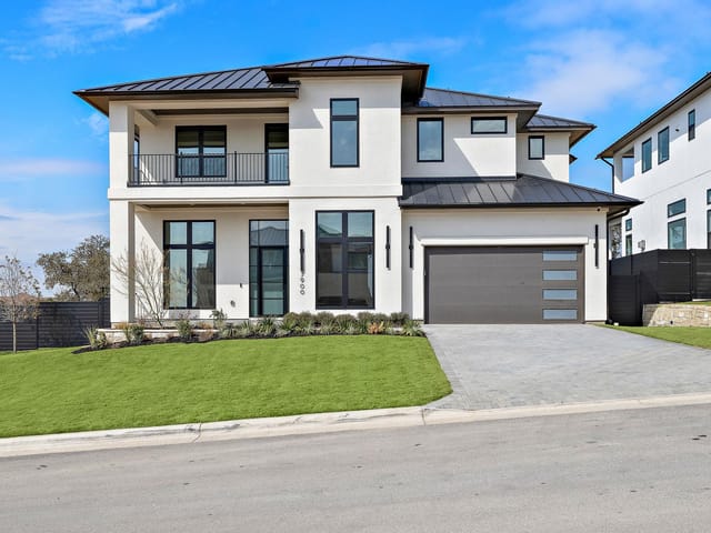 5900 Moondust Ln