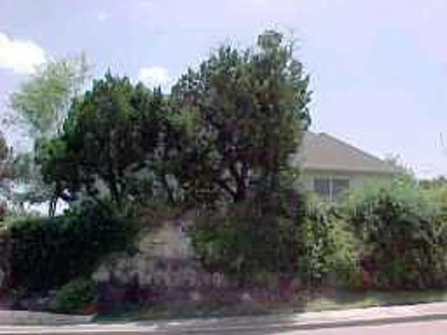 5900 MOUNTAIN VILLA DR