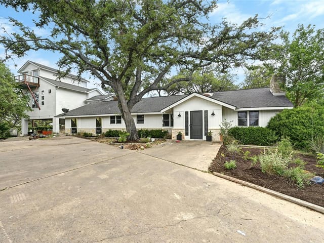 5901 Lakeview Dr