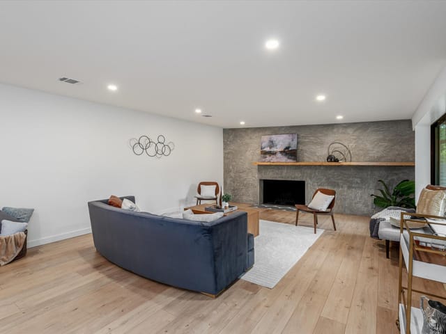 5902 Dunbury Dr