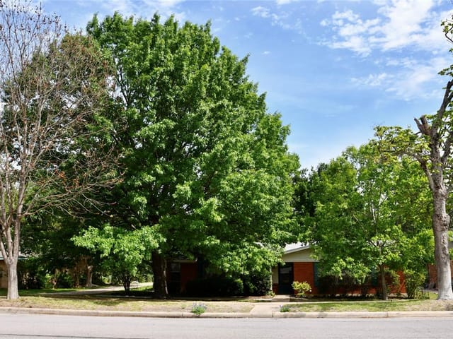 5903 Bullard Dr