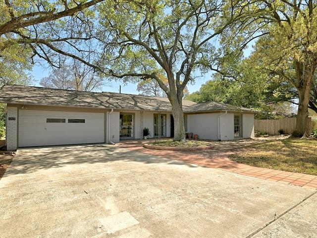5907 Bullard Dr