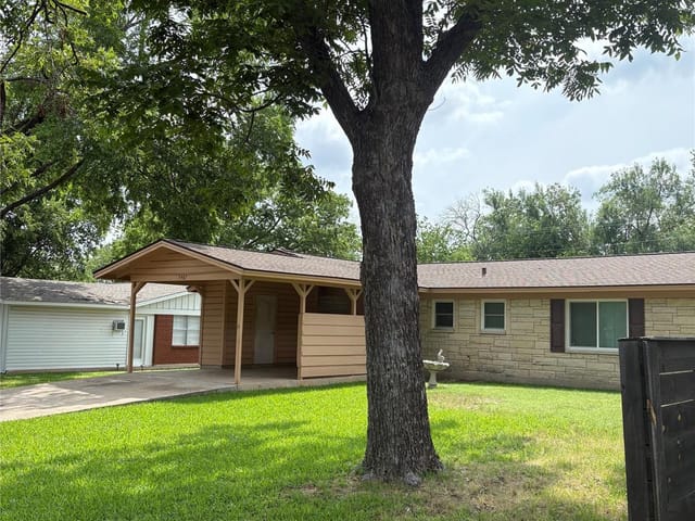 5907 Eureka Dr