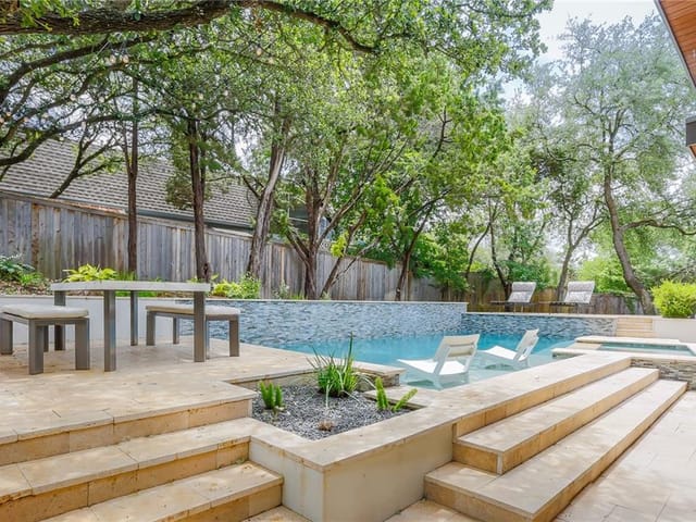 5907 Upvalley Run