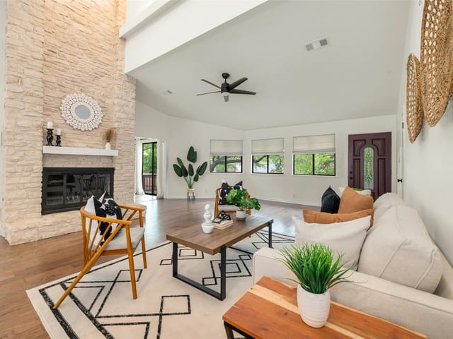 5908 Paseo Del Toro