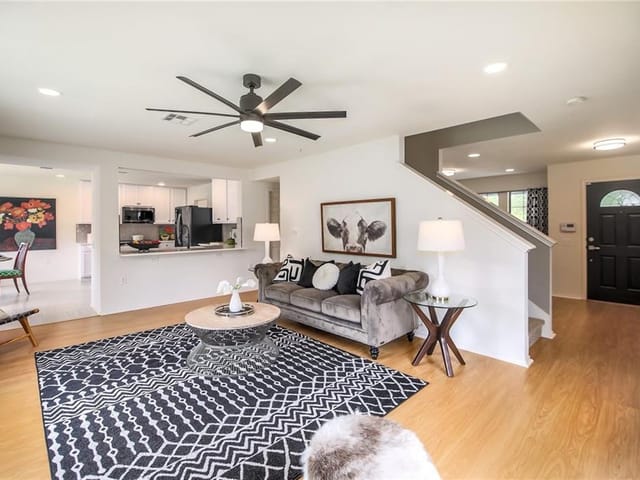 5909 Clementine Ln