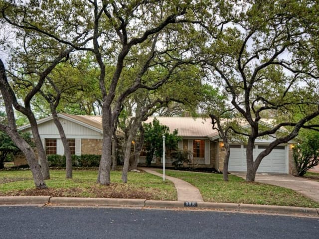 5910 HIGHLAND HILLS Dr