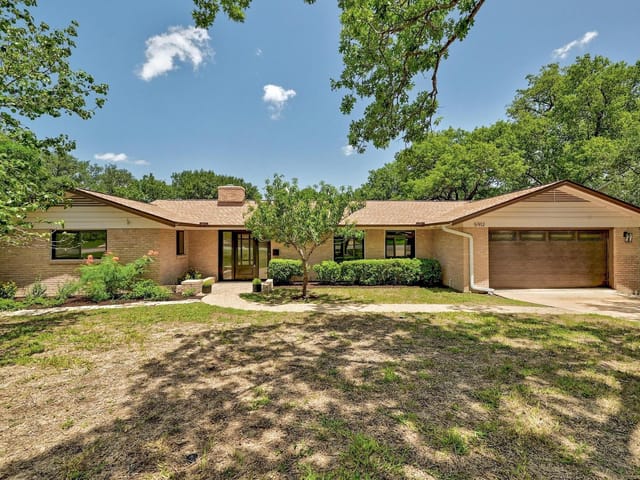 5912 Highland Hills Dr