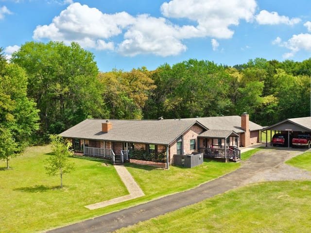 5916 Private Road 2003 (+16.9 acres)