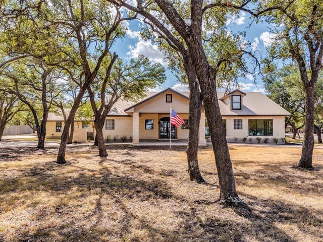 6 Coach House Rd