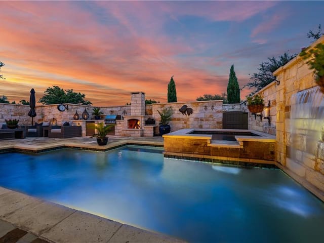 6 Hightrail WAY