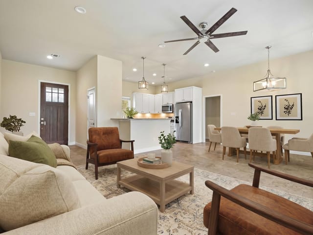 6 Round Bluff CIR
