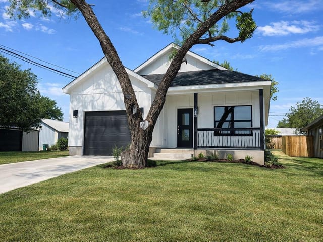 600 Fir Ln