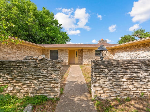 600 Little Oak Dr