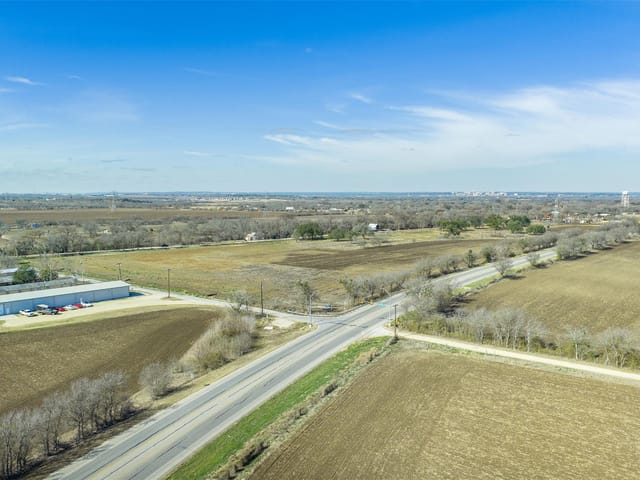 600 NW River RD