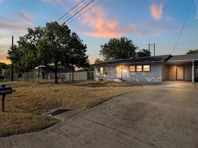 600 W Applegate DR