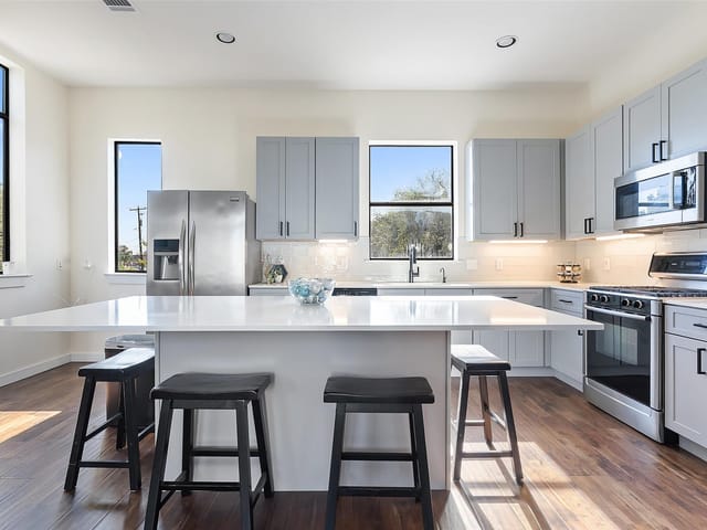 6000 S Congress Ave Unit #201