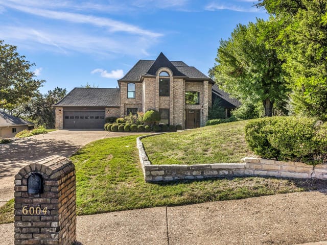 6004 Mesa Dr