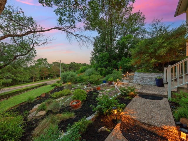 View 6004 Mount Bonnell RD in Cat Mountain Villas Sec 02-A 6004 Mount Bonnell RD - property photo 1 - Luxury home in Cat Mountain Villas Sec 02-A, Austin, TX