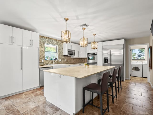 6005 Diamond Head Dr