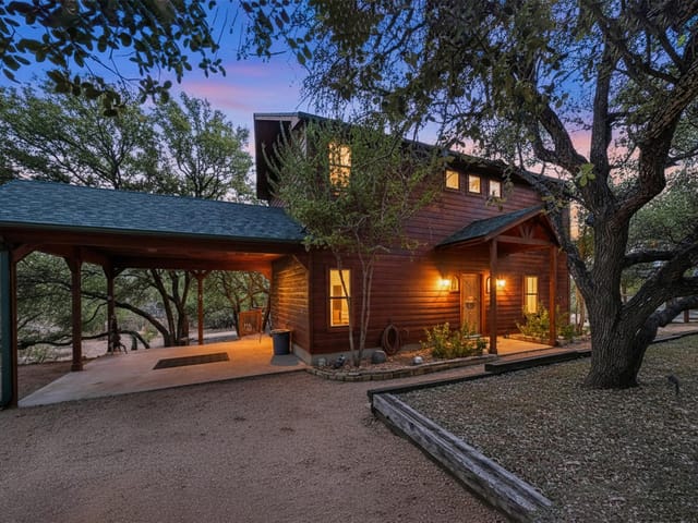 601 Echo DR