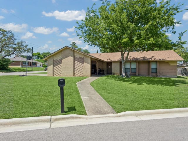 601 Meadowbrook DR