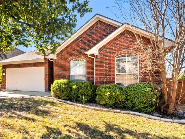 601  Red Hawk Dr