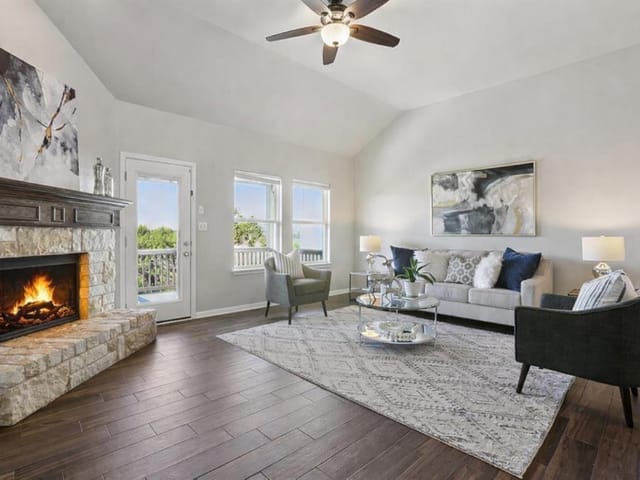 601 Stone View TRL