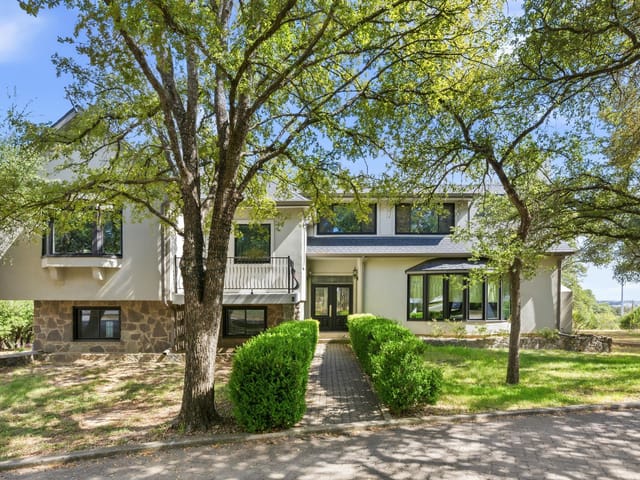 601 Winding Oak DR