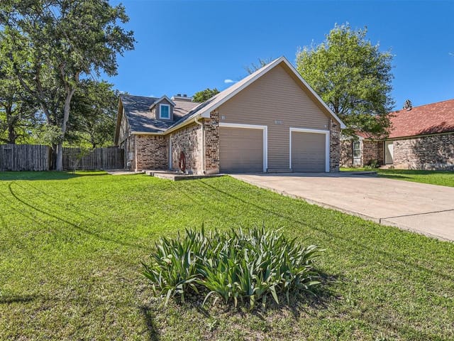 6010 Parkwood DR