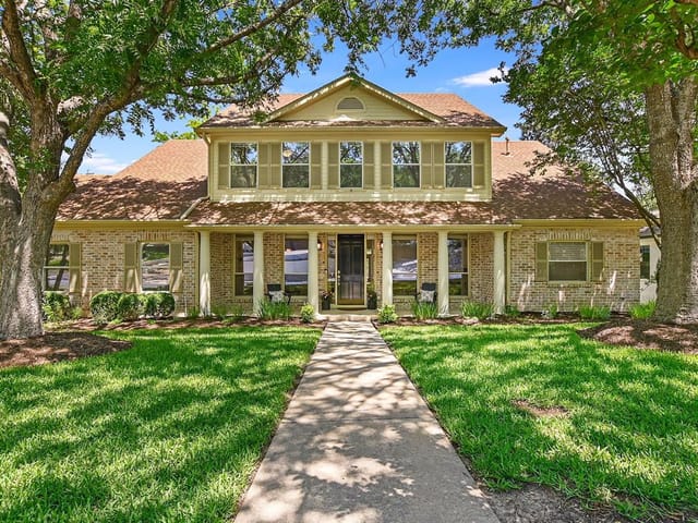 6011 Marquesa Dr