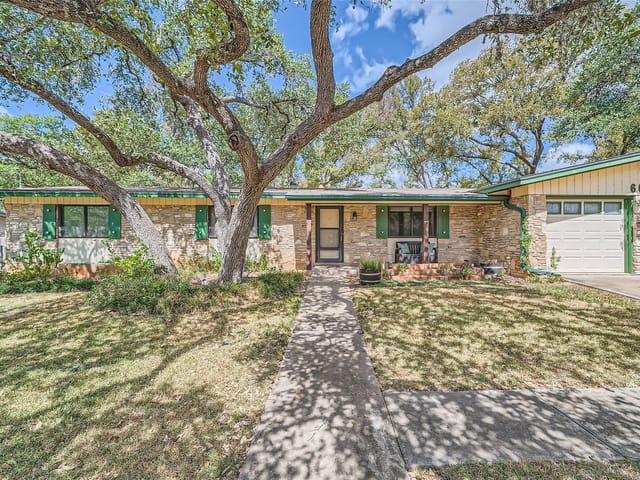 6012 Oakclaire DR